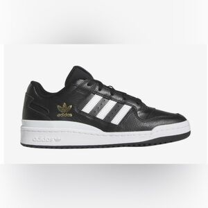 New adidas Originals Forum Low
Classic. Men’s size 12 . Damaged box.